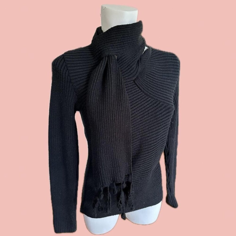 Incredible black ribbed knit sweater by Tricotto